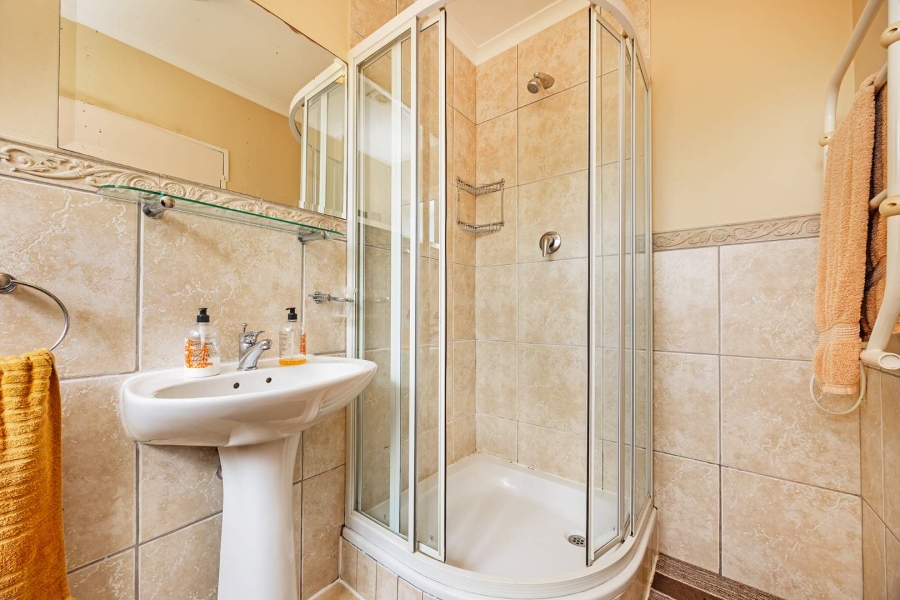 4 Bedroom Property for Sale in Plattekloof Western Cape
